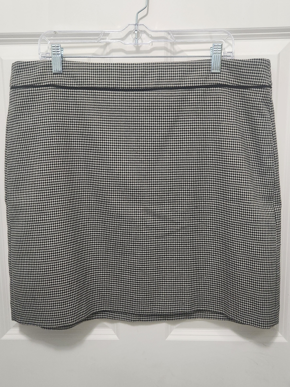 LOFT Mini Skirt in Black & White Houndstooth